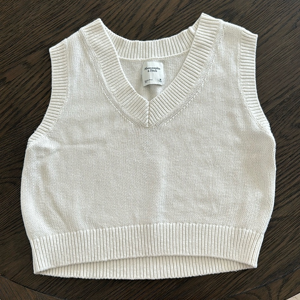 Cream Abercrombie & Fitch sweater vest